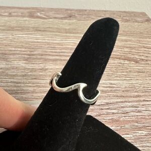 Silver Wave Ring Sz 4.75